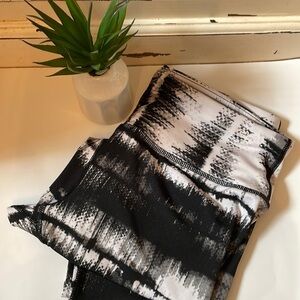 DANSKIN 90 degree by Reflex size medium leggings capris workout exercise yoga